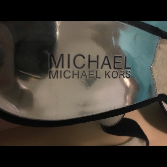 Micheal Kors suede platforms - Picture 6 of 6